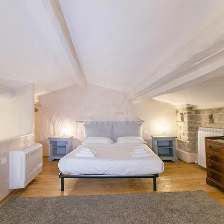 Apartamento Historical Stone House, In The Amazing Centre Of Florence!